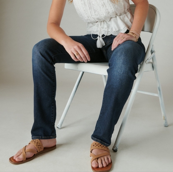 Lucky Brand Mid Rise Sweet'n Straight - 10/30 - Picture 2 of 13